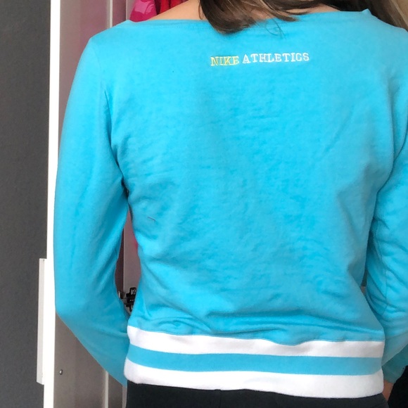 Nike athletic Light blue long sleeve top - Picture 3 of 3